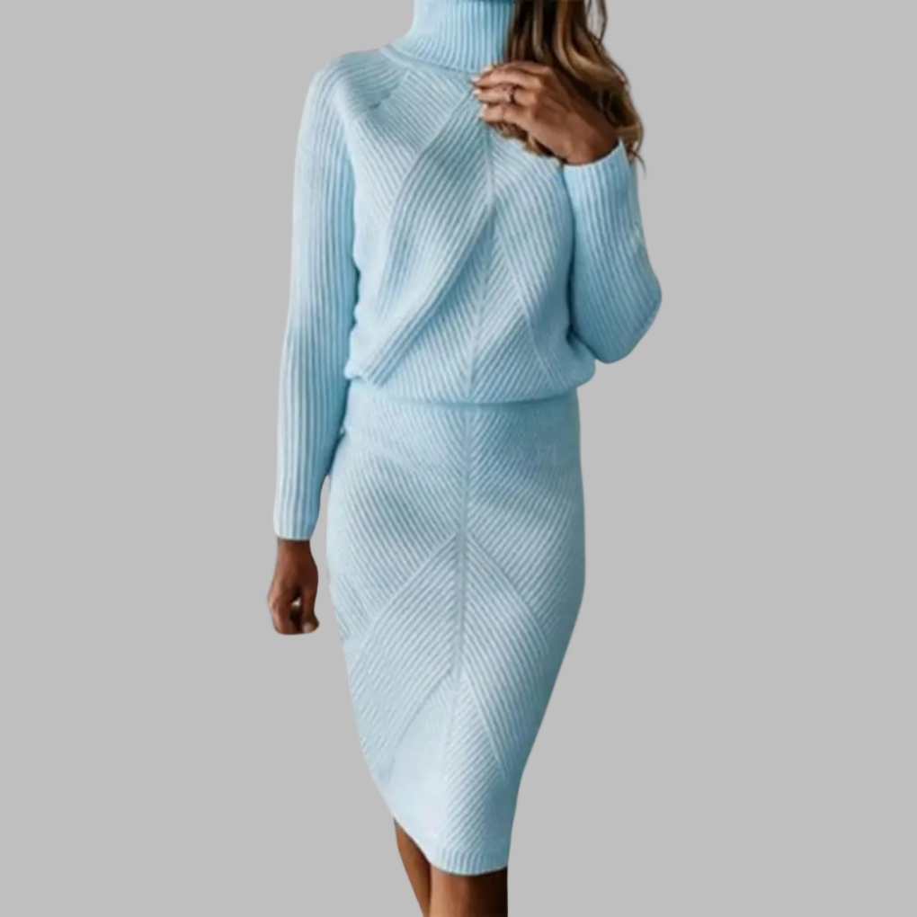 Lichtblauwe damesjurk met lange mouwen en coltrui, gebreid patroon, elegante wintermode, warme kleding voor dames, stijlvolle outfit.