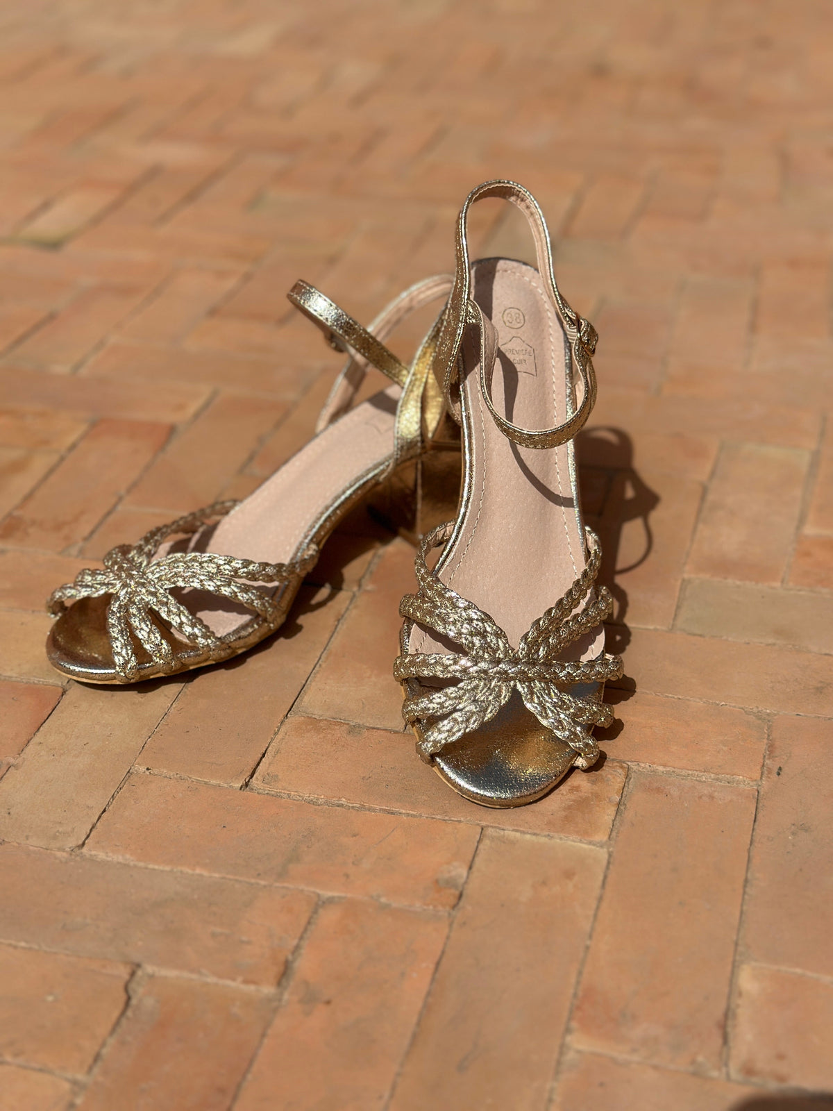 Damen Elegante Glänzende Riemchensandalen