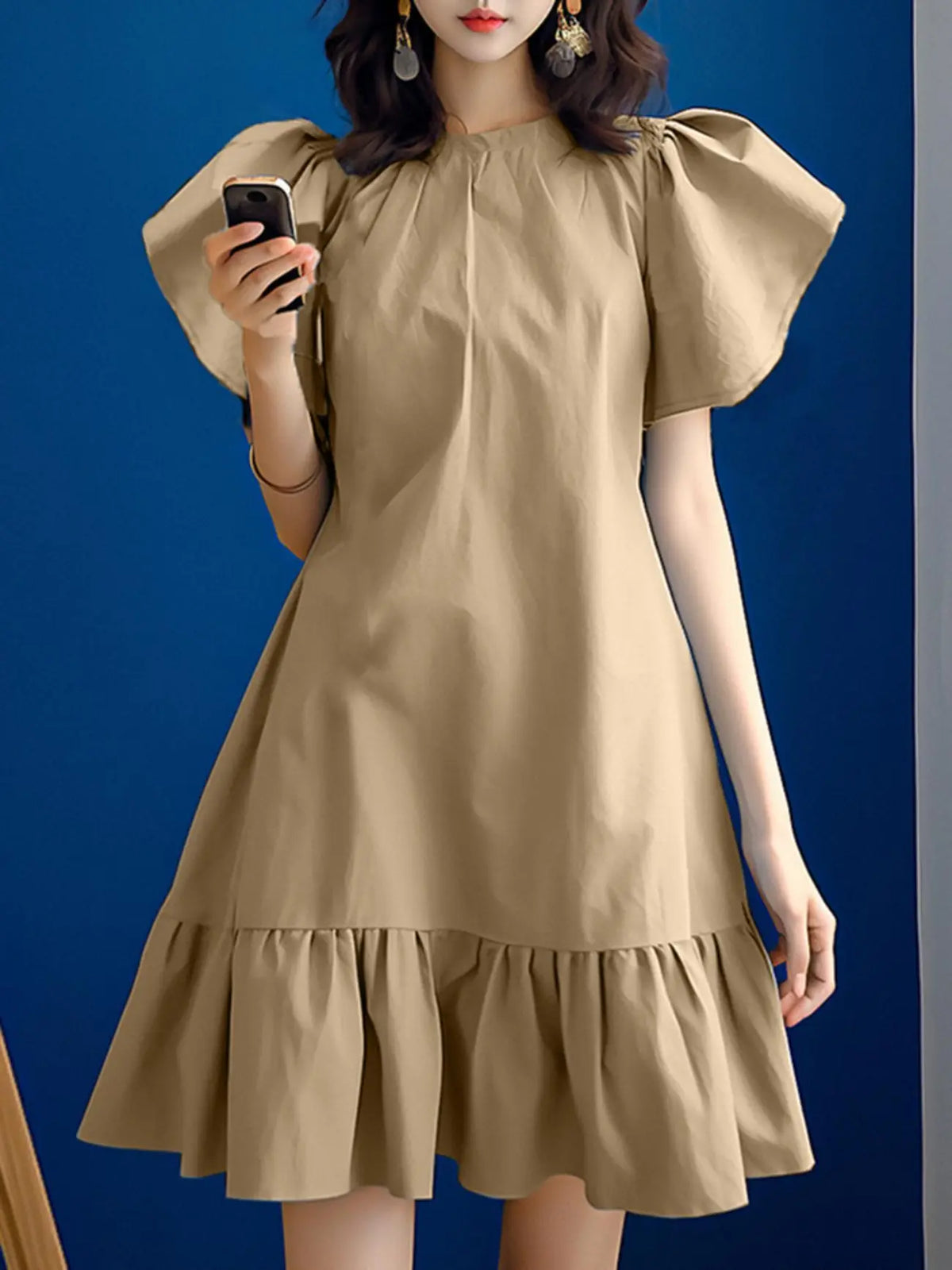 Elegantes Sommer-Minikleid – Leichtes Kleid mit Puffärmeln, Rüschen-Saum, Rundhals, luftiges Freizeitkleid