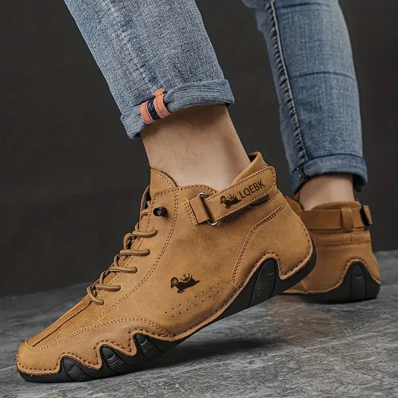 Bequeme orthopädische Wanderschuhe aus Leder