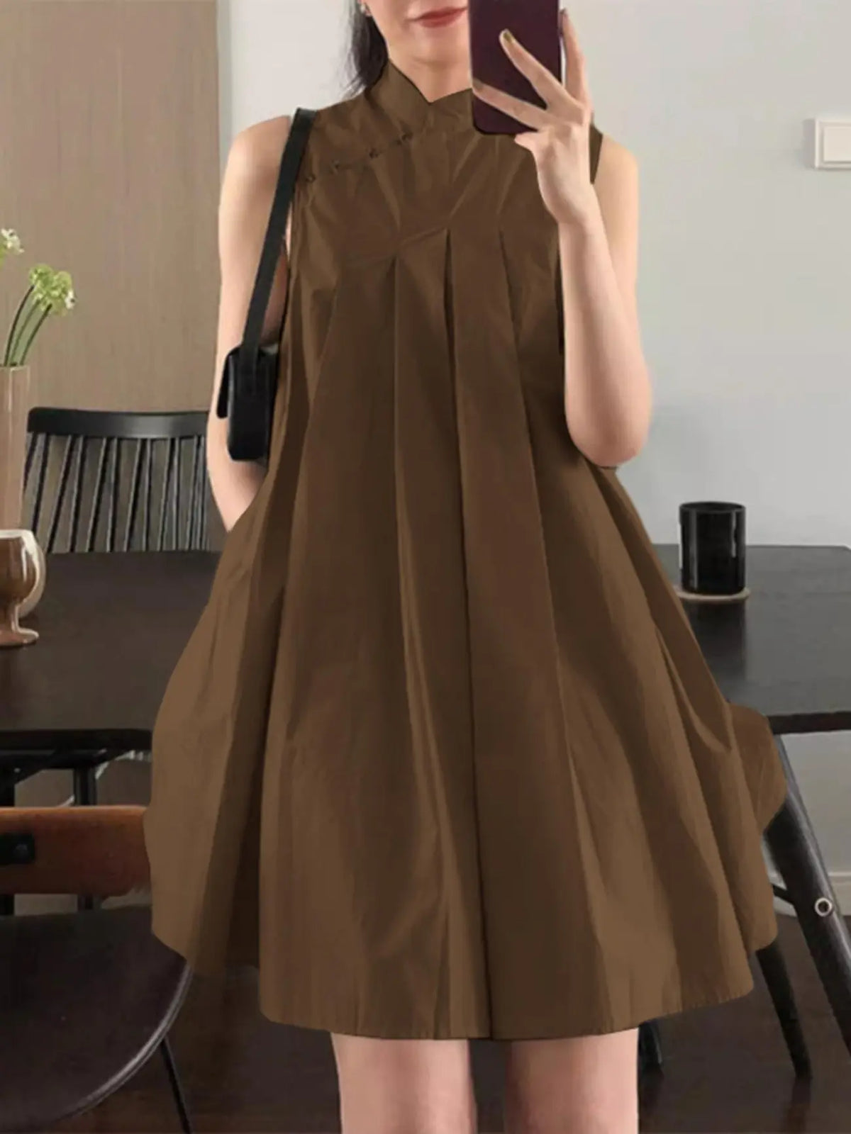 Ärmelloses Sommerkleid – Stehkragen mit Knöpfen, elegantes A-Linien-Kleid aus leichtem Polyester mit Taschen