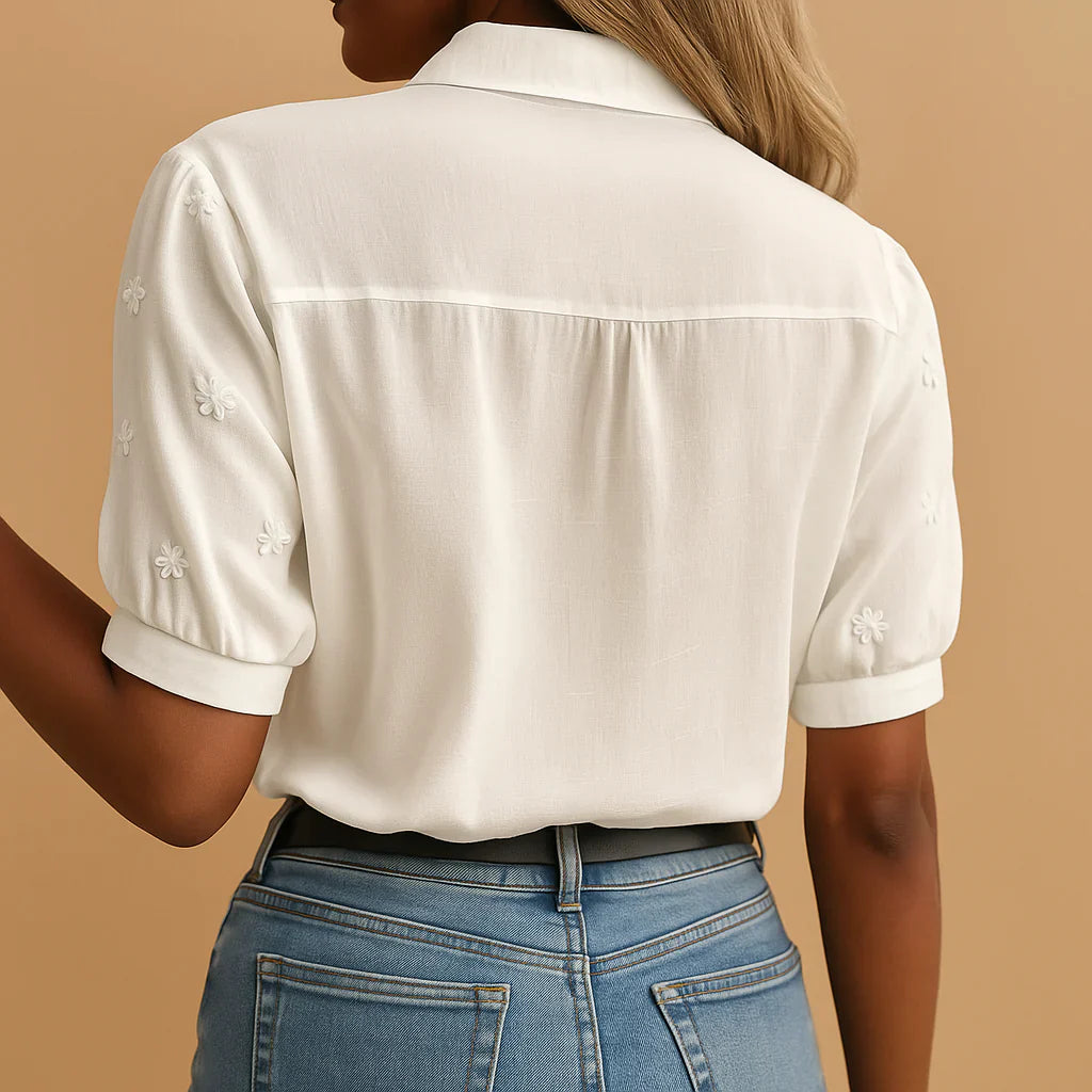 Bestickte weiße Bluse mit Stehkragen