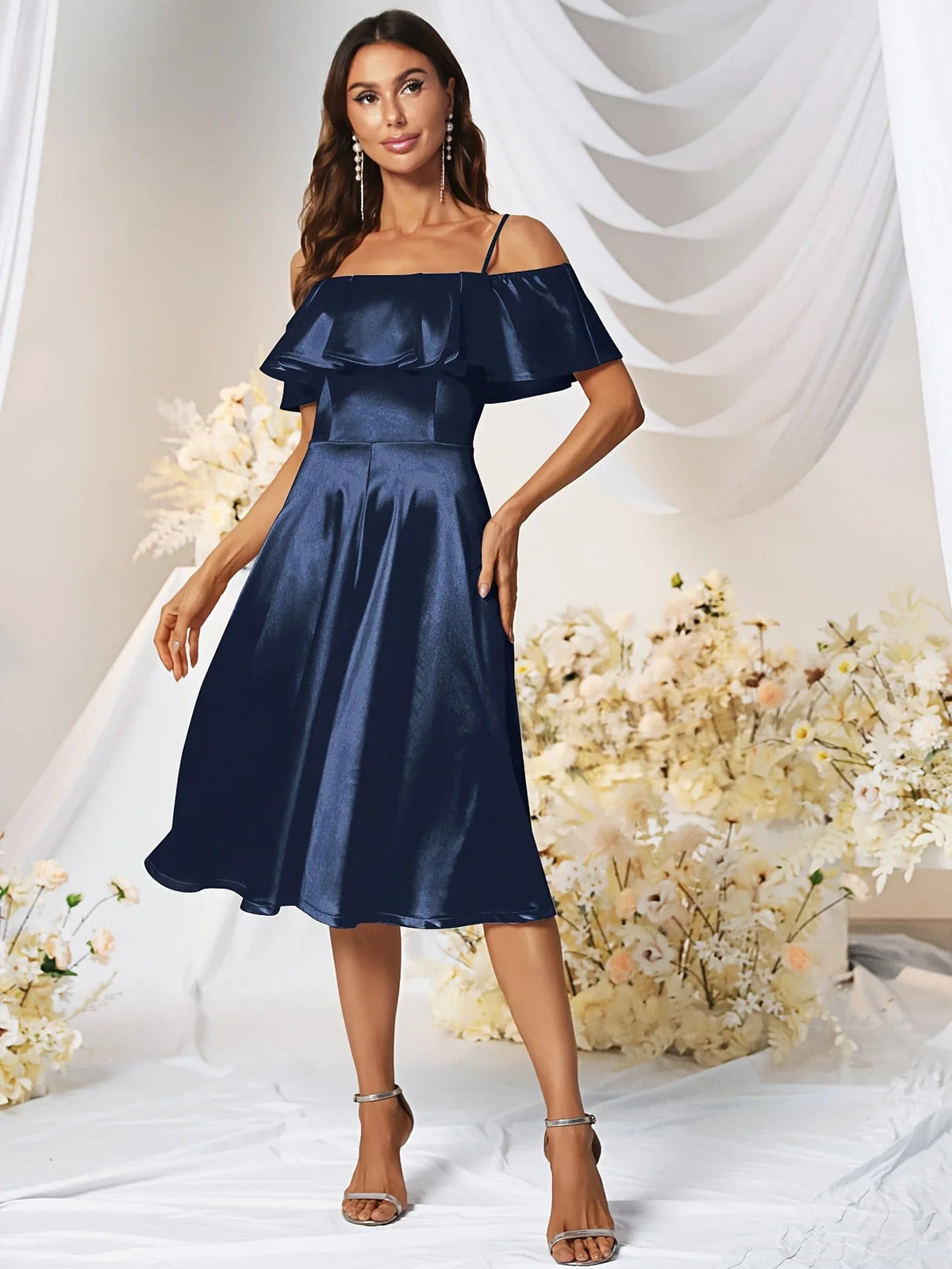 Elegantes Rotes Satin Kleid in A-Linie - Knielang, hohe Taille, Rüschen, Perfekt für Party & Abendgarderobe