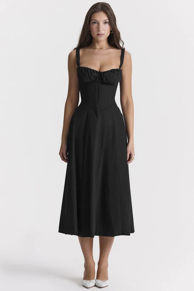 Taillenformendes Kleid mit Blumenmuster
