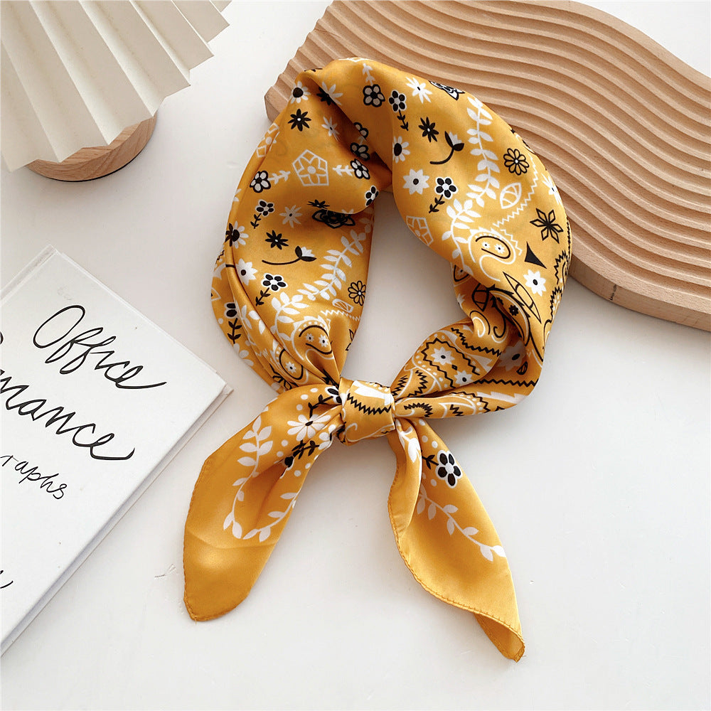 Damenschal aus Satin mit Print