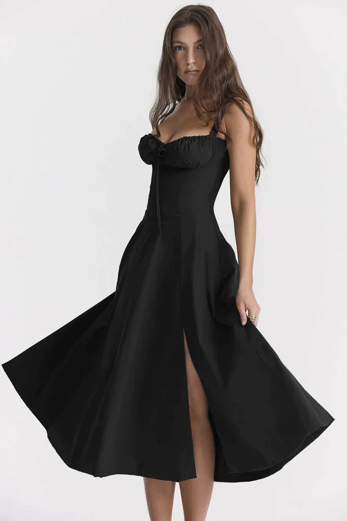 Taillenformendes Kleid mit Blumenmuster
