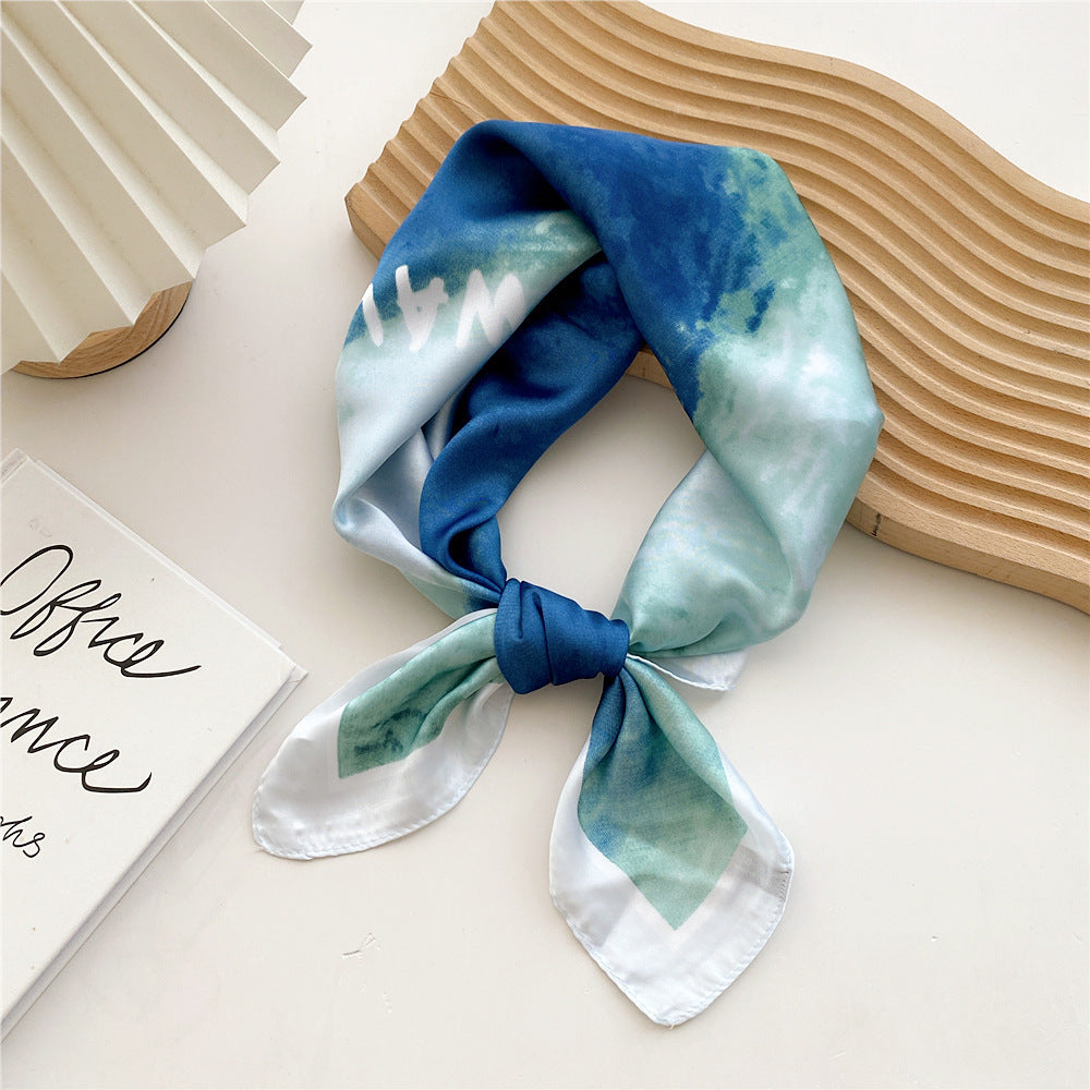 Damenschal aus Satin mit Print