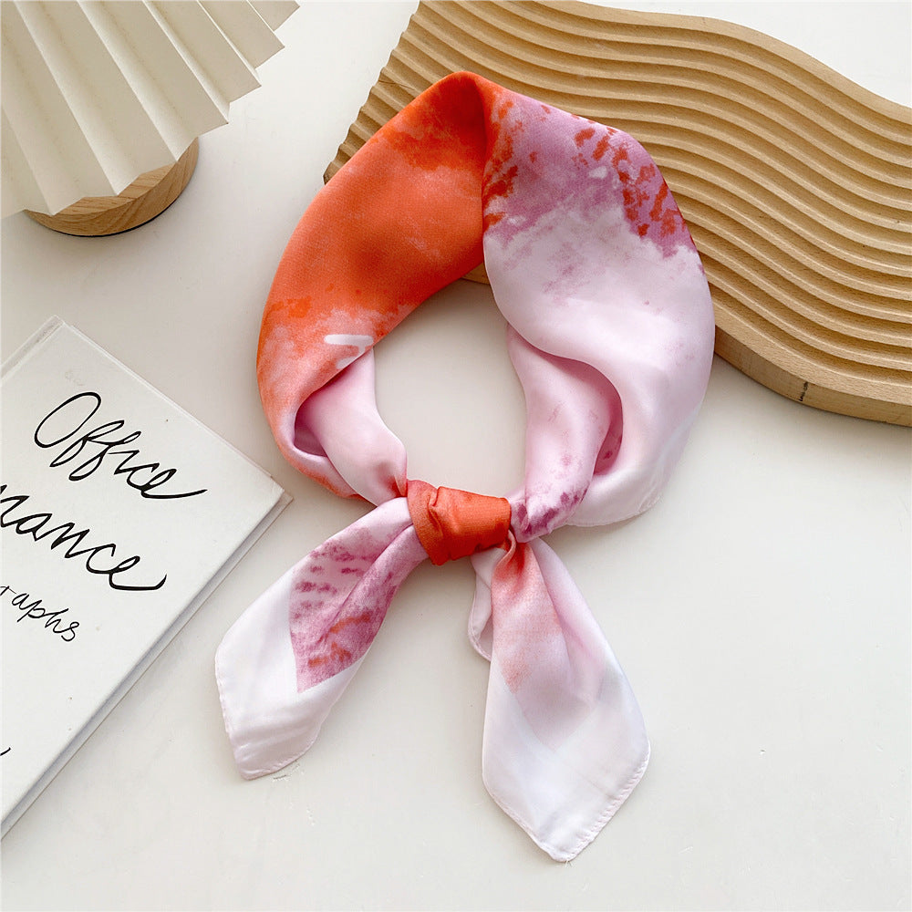 Damenschal aus Satin mit Print