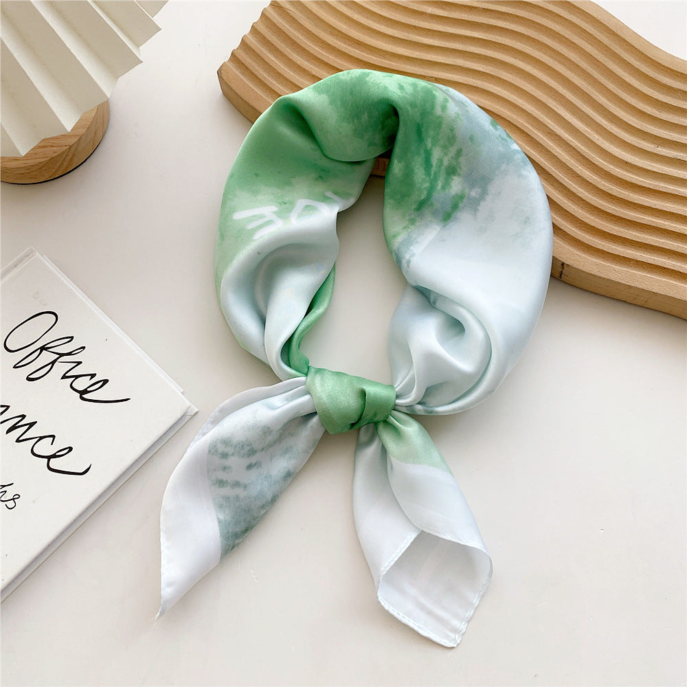 Damenschal aus Satin mit Print