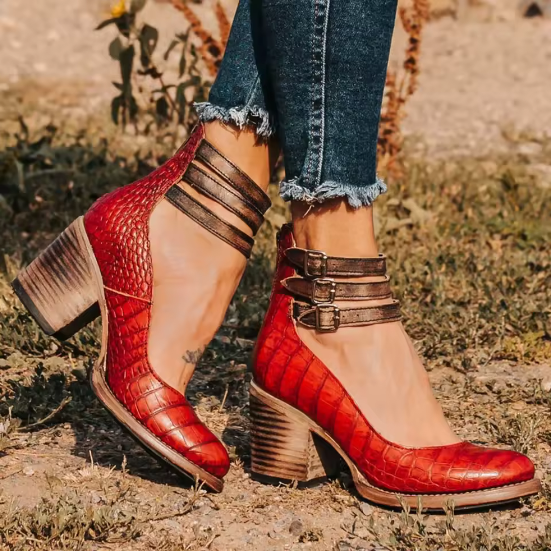 Pumps im Vintage-Stil mit Fesselriemchen und klobigem Absatz
