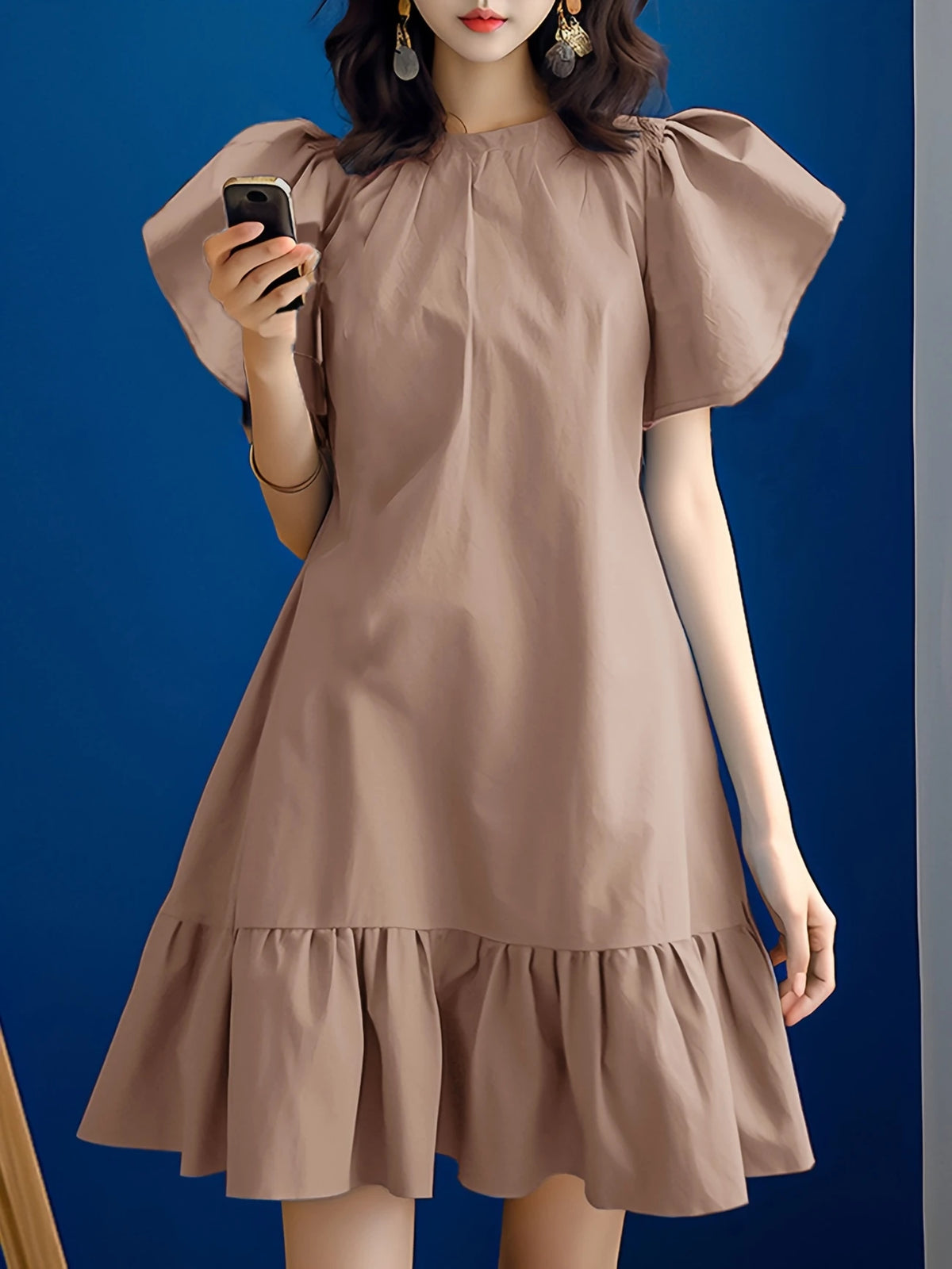 Elegantes Sommer-Minikleid – Leichtes Kleid mit Puffärmeln, Rüschen-Saum, Rundhals, luftiges Freizeitkleid
