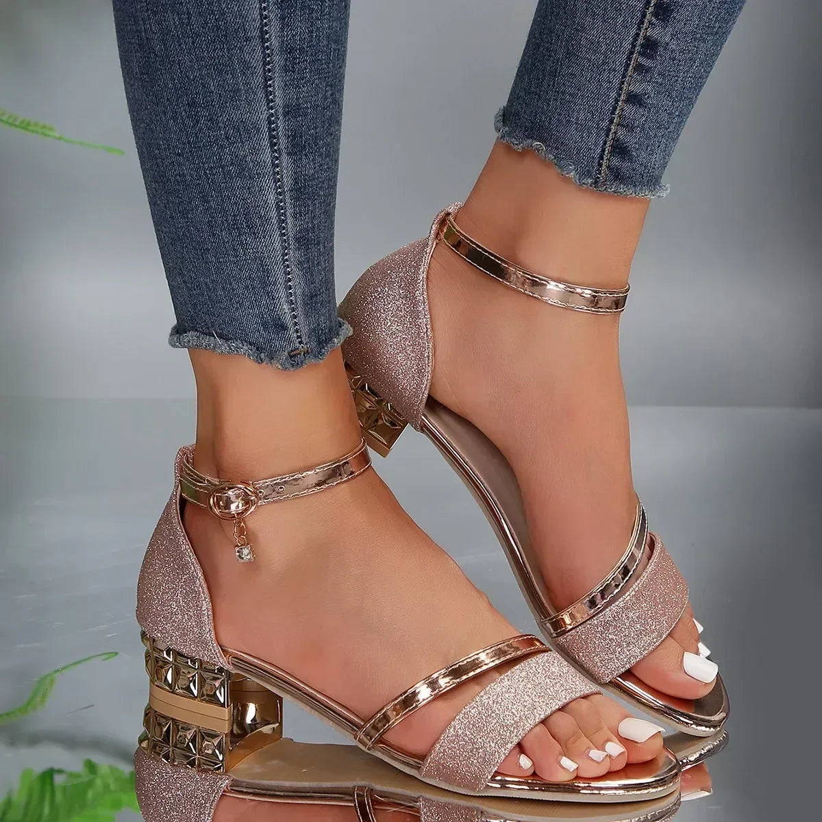 Orthopädische Sandalen für Damen mit ergonomischem Fußbett