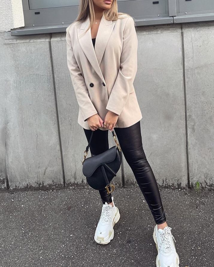 Zweireihiger Damen-Blazer mit Reverskragen