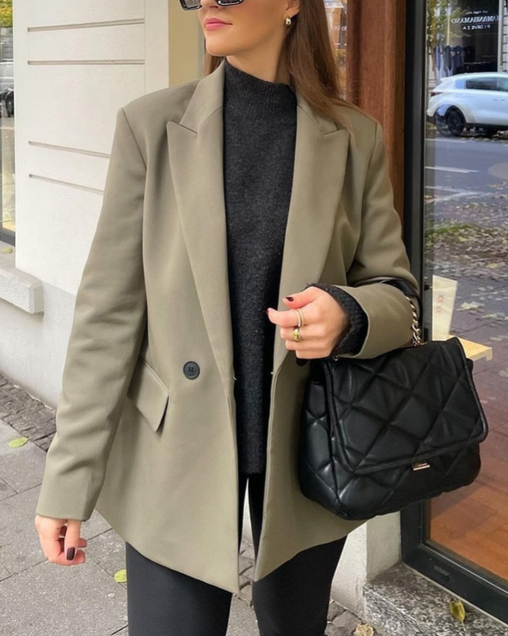 Zweireihiger Damen-Blazer mit Reverskragen