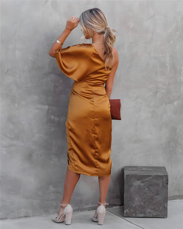Satin-Midikleid mit One-Shoulder-Design und eleganten Rüschen