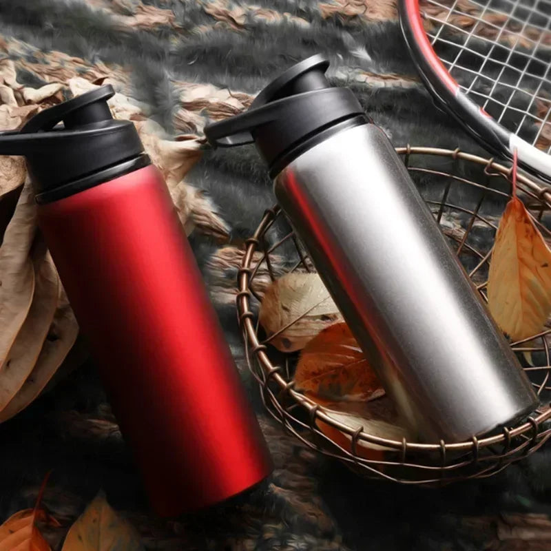 Unverwüstliche Outdoor-Wasserflasche mit Thermoisolierung