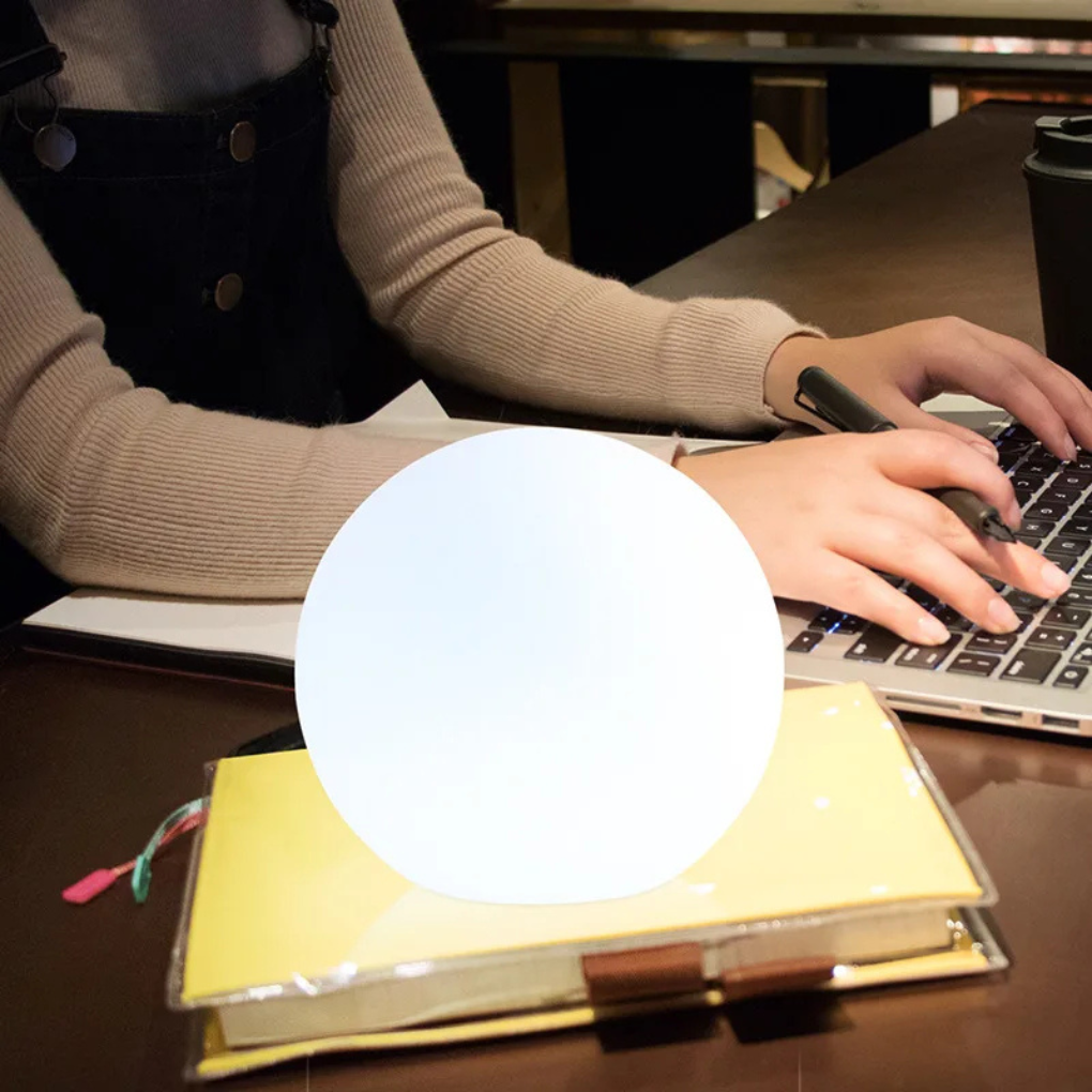 Bunte kabellose LED-Tischleuchte mit Fernbedienung
