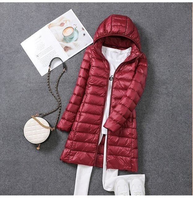 Lange Daunenjacke mit abnehmbarer Kapuze für Damen