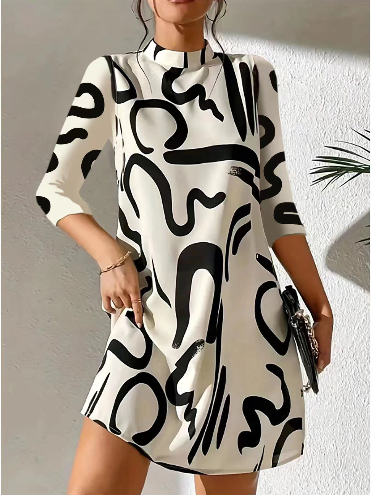 Elegantes Sommerkleid mit Spitzenärmeln und taillierter Passform