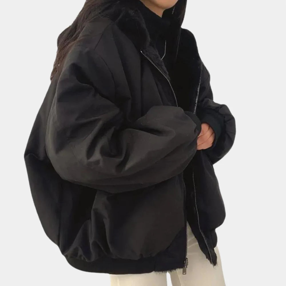 2-in-1-Wintermantel für Damen mit Kapuze. Vielseitige Wärme und Stil für kaltes Wetter.