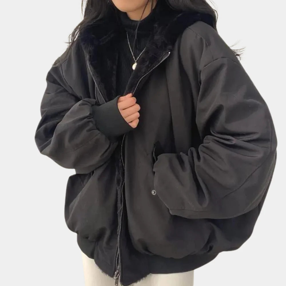 2-in-1-Wintermantel für Damen mit Kapuze. Vielseitige Wärme und Stil für kaltes Wetter.