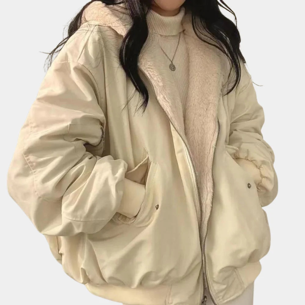 2-in-1-Wintermantel für Damen mit Kapuze. Vielseitige Wärme und Stil für kaltes Wetter.