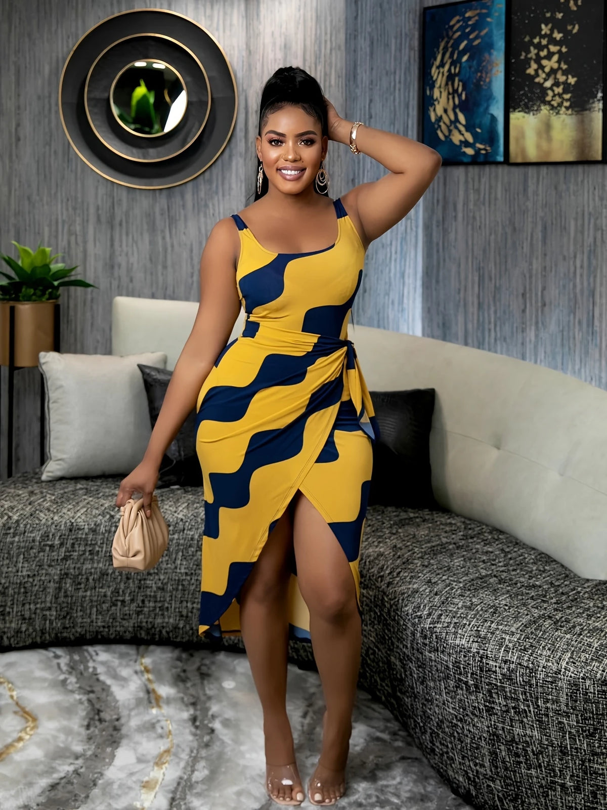 Sexy Damen-Kleid mit Positioning-Print und Offenem Schlitz – Figurnah, Trendy & Sommerlich für Abend