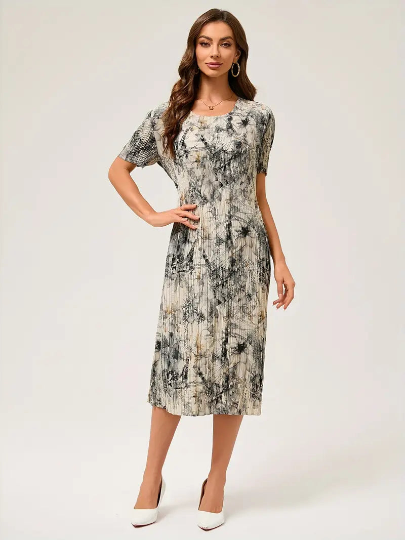 Sommerkleid in großen Größen - Elegantes plissiertes Kleid mit Druck