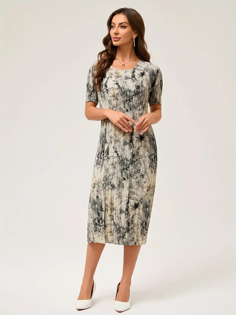 Sommerkleid in großen Größen - Elegantes plissiertes Kleid mit Druck