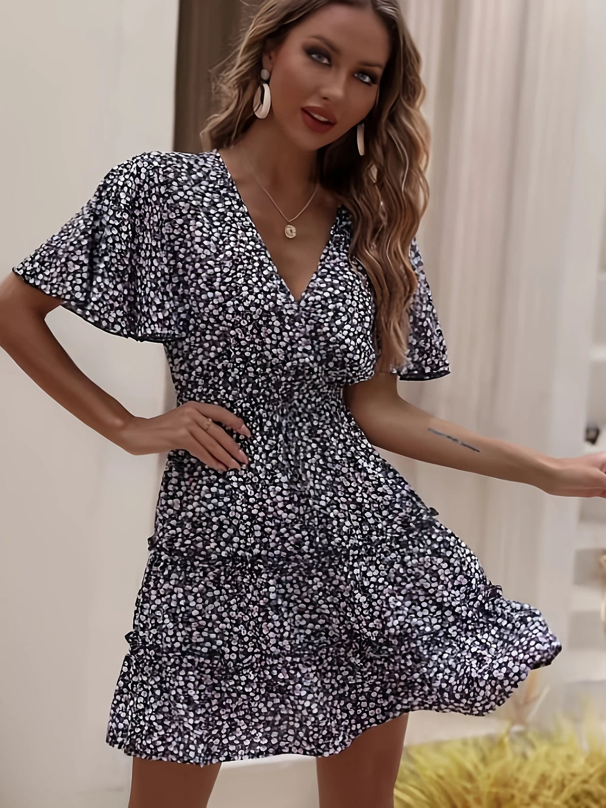V-Ausschnitt Kleid Elegantes Blumenmuster Asymmetrischer Saum