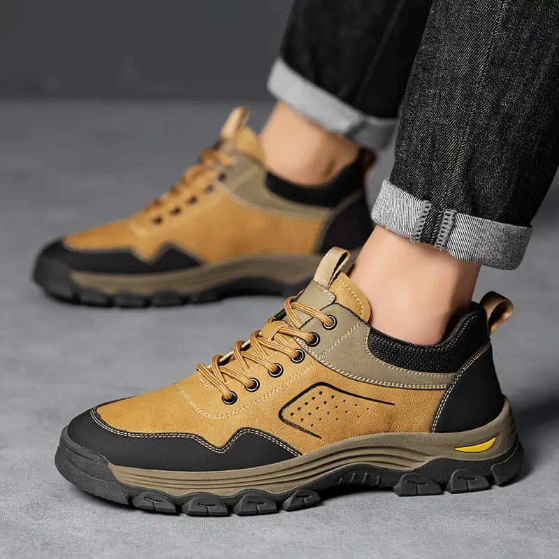 Trekking-Schuhe Langlebige niedrige Wanderschuhe mit griffiger Sohle
