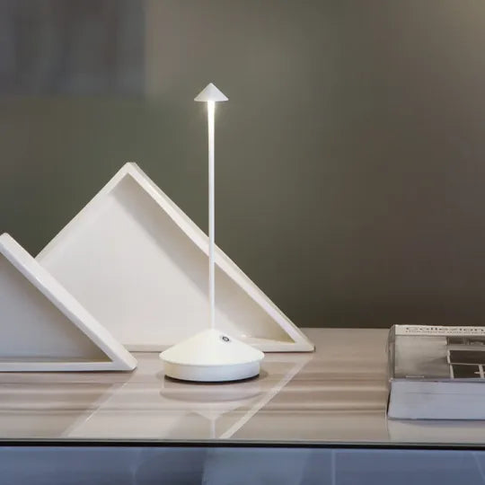 Luma – Schlanke, kabellose LED-Tischlampe im modernen Design