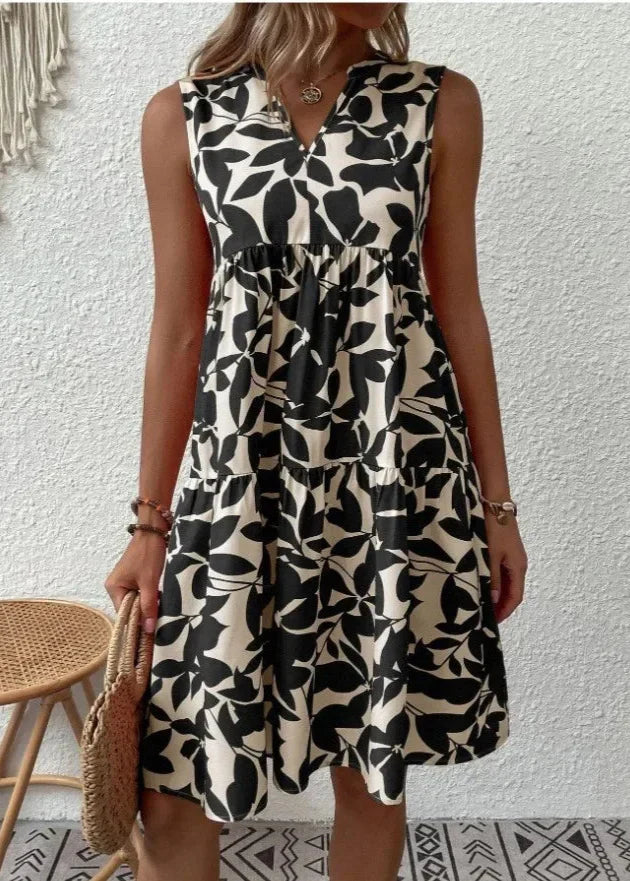 Elegantes Sommerkleid mit V-Ausschnitt und femininer Silhouette