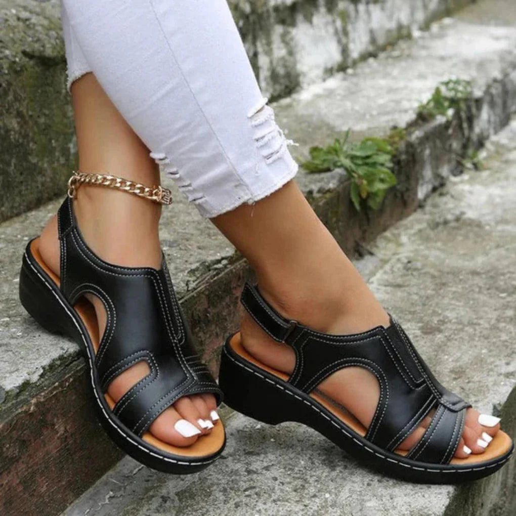 Orthopädische Sandalen mit Fußgewölbeunterstützung und bequemer Sohle