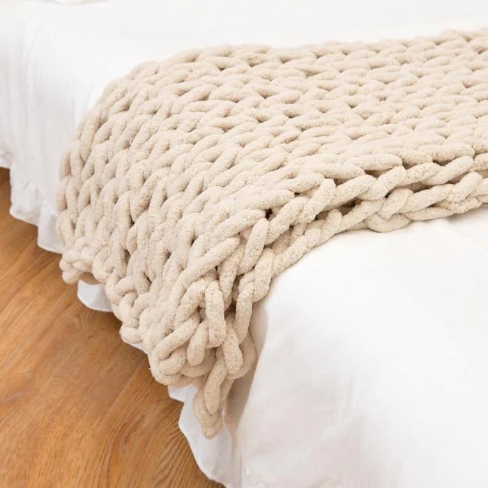 Chunky Knit Throw Blanket with Cosy Chenille Yarn and Oversized Loop Stitches Faux Fur
