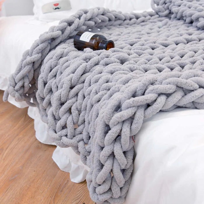 Chunky Knit Throw Blanket with Cosy Chenille Yarn and Oversized Loop Stitches Faux Fur