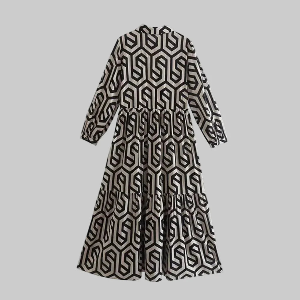 Langärmeliges Damenkleid mit geometrischem Muster