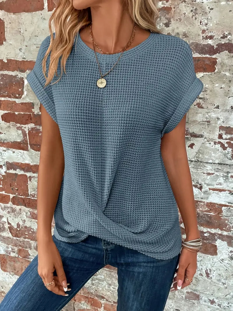 Waffelgestricktes Batwing Soft Light Blue Top mit gedrehtem Saum