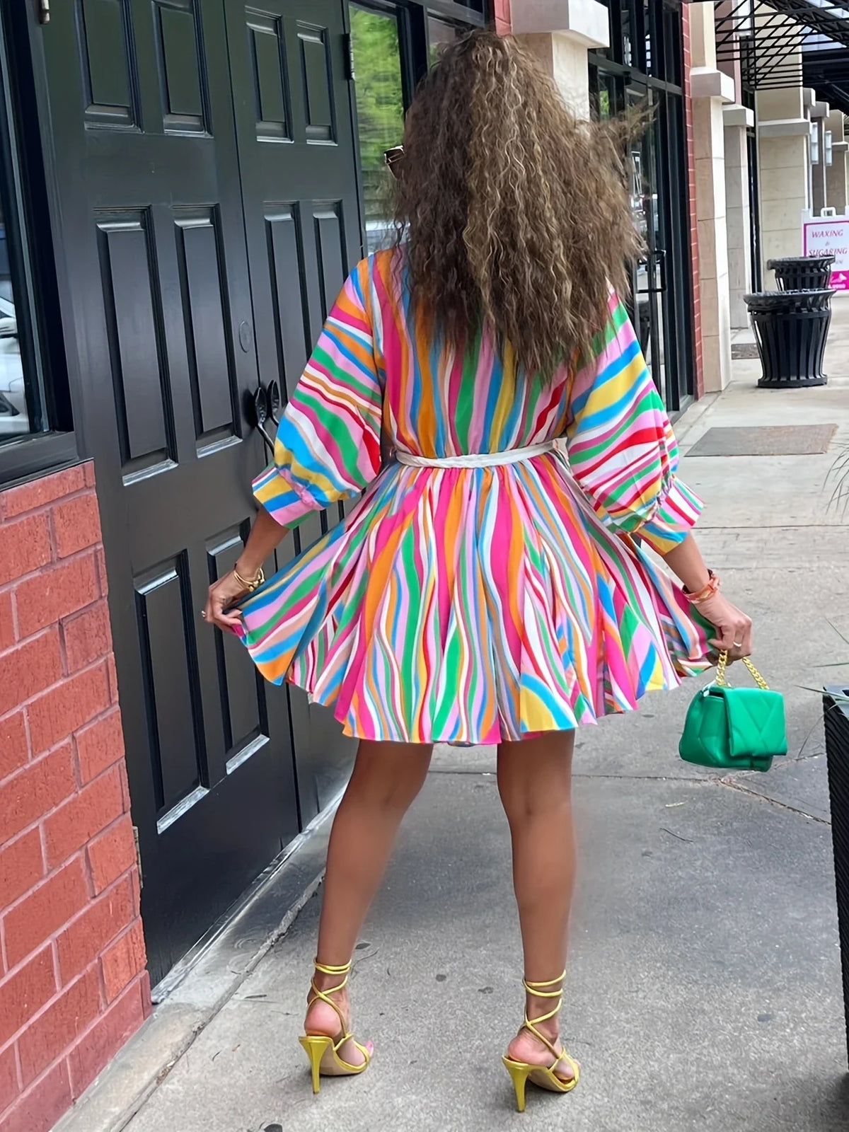 Bunt gestreiftes V-Ausschnitt Kleid mit Gürtel Lässig A-Linie Lange Ärmel