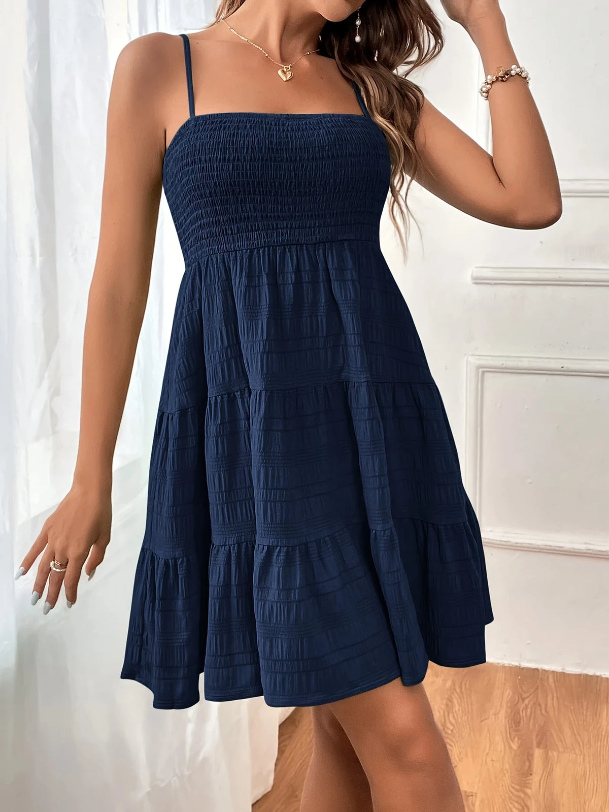 Elegantes Marineblaues Spaghetti-Träger-Kleid mit gerafftem Saum für Frauen