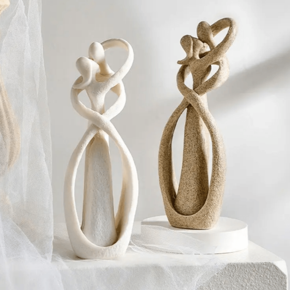 Abstrakte Skulptur der zeitlosen Liebe