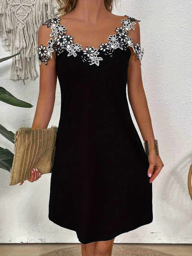 Schwarzes Kleid mit V-Ausschnitt und kalten Schultern Lässig & festlich mit Blumenapplikation