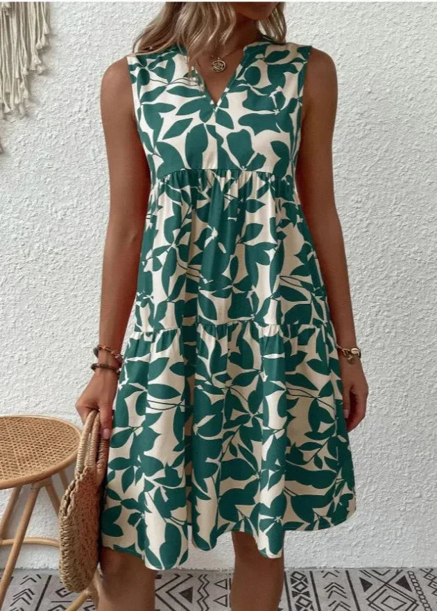 Elegantes Sommerkleid mit V-Ausschnitt und femininer Silhouette