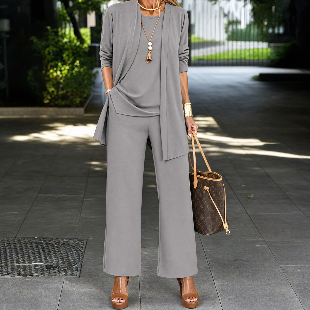 Eleganter dreiteiliger Hosenanzug für Damen