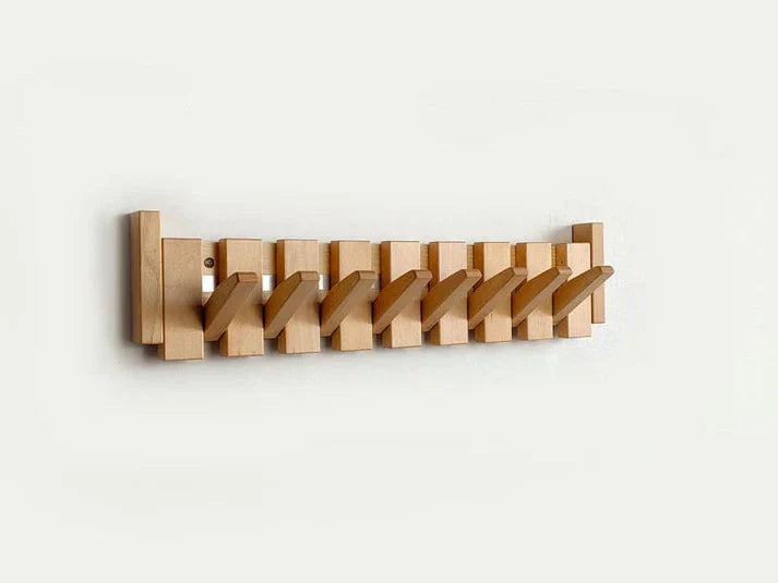 Nachhaltige Wandgarderobe im Klaviertasten-Design