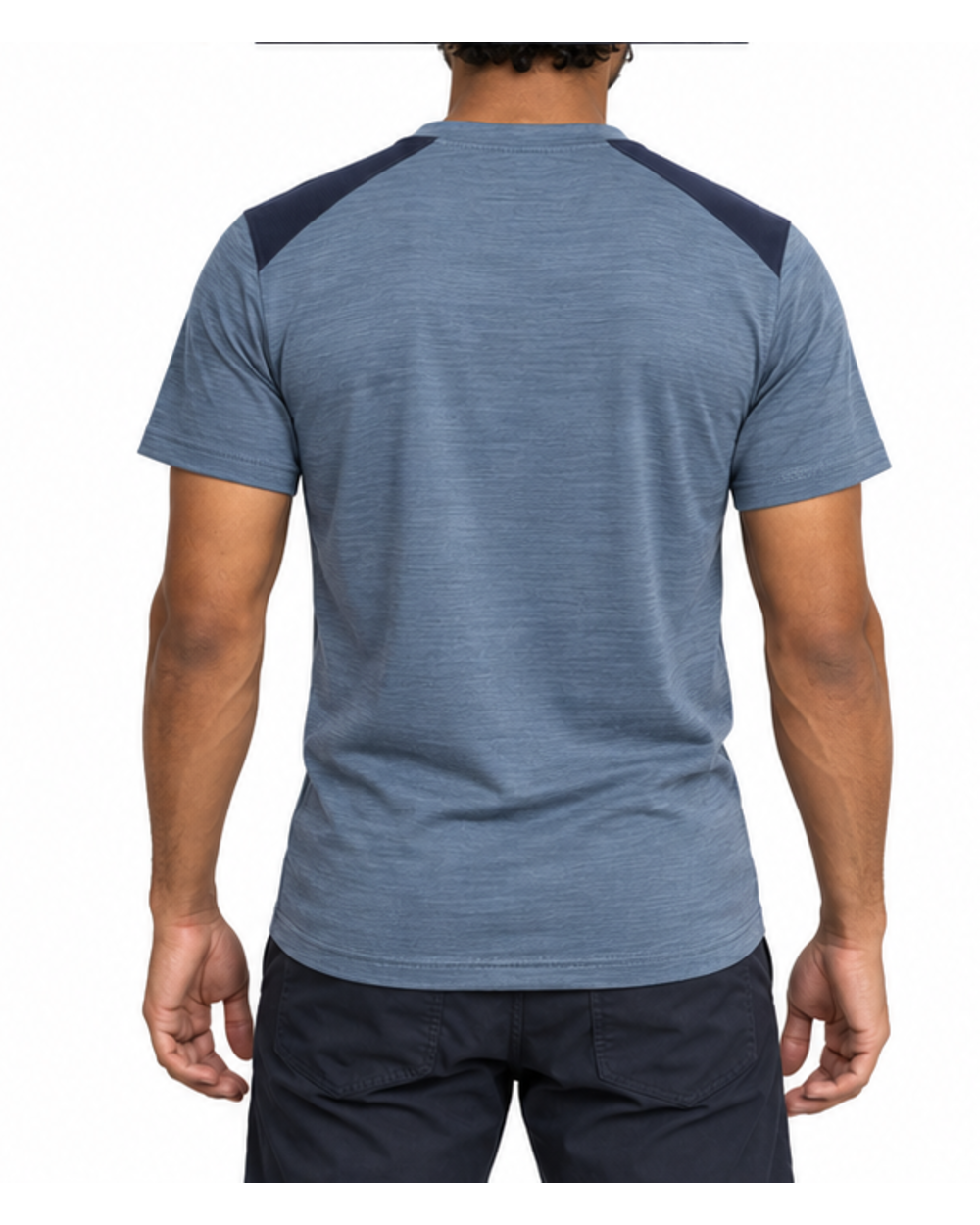 Schieferblaues Herren T-Shirt, getragen, Rückenansicht mit Schultereinsätzen