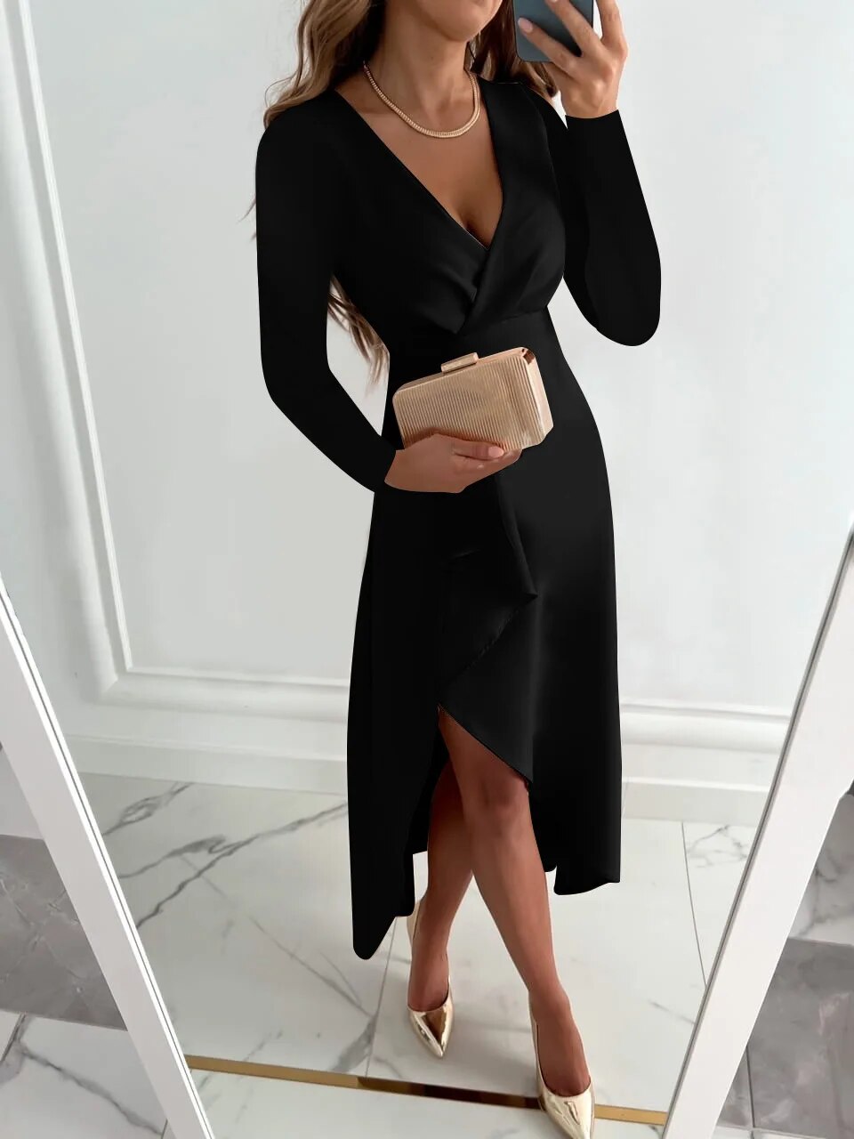 Elegantes Sommerkleid mit femininer Taille und fließendem Schnitt